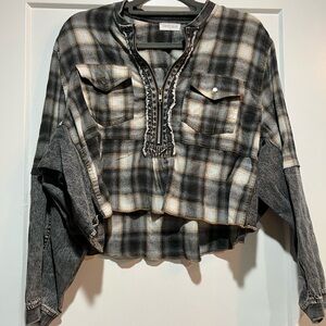 vestique Black and Cream Plaid Cropped Zip Jacket